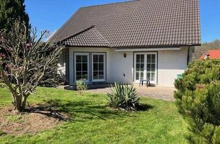 Haus mieten in 08115 Lichtentanne, Freistehendes Einfamilienhaus im Bungalowstil zum ebenerdigen Wohnen mit gepflegtem Gartengrundstück und Garage und Stellplatz zu vermieten!