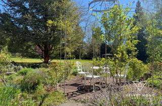 Villa kaufen in 86504 Merching, Charmante Villa mit parkähnlichem Grundstück, ELW, sep. Bürotrakt & Schwimmbad – sofort beziehbar!