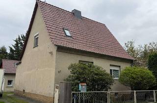 Einfamilienhaus kaufen in 01979 Lauchhammer, Freistehendes Einfamilienhaus mit Nebengebäude und sonnigem Grundstück