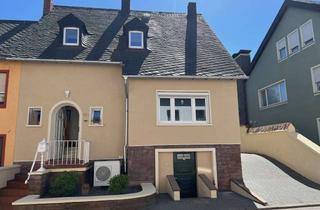 Einfamilienhaus kaufen in 54338 Schweich, Modernisiertes Einfamilienhaus mit Kaminofen, Terrasse und Garten in zentraler Lage von Schweich