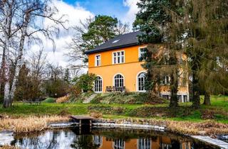 Villa kaufen in 15569 Woltersdorf, Wunderschöne Villa mit herrlichem Parkgarten, Badeteich und Einliegerwohnung