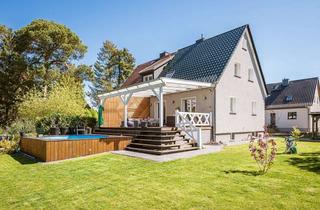 Doppelhaushälfte kaufen in 15827 Blankenfelde-Mahlow, Traumhaft sanierte 4 Zimmer Doppelhaushälfte mit Gartenlandschaft und Pool I 2 Bäder I Sofortbezug