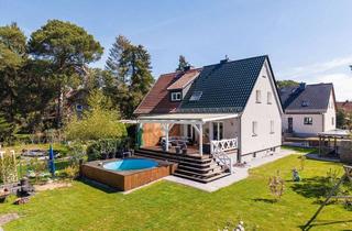 Doppelhaushälfte kaufen in 15827 Blankenfelde-Mahlow, Traumhaft sanierte 4 Zi. Doppelhaushälfte mit Gartenlandschaft, Pool I 2 Bäder I PV Anlage I Carport
