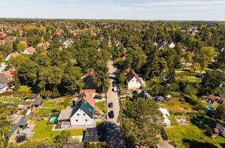 Doppelhaushälfte kaufen in 15827 Blankenfelde-Mahlow, Gartenlandschaft, Pool I 2 Bäder I PV Anlage I Sanierte 4 Zi Doppelhaushälfte mit Kamin und Garage