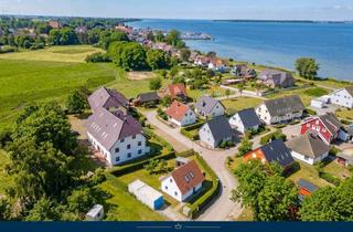 Haus kaufen in Boddenblick 24, 18556 Wiek, Hochwertiges Ferienhaus in Strandnähe: 2023 renoviert, neue Sauna, Premium-Küche & Smart Home!