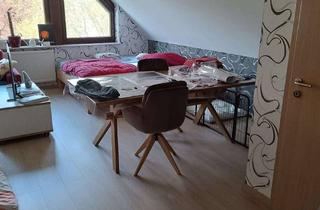 Wohnung mieten in Bleichstr. 49, 32545 Bad Oeynhausen, Wohnen mit Charakter: Zwei-Zimmer-Dachgeschosswohnung in Bad Oeynhausen