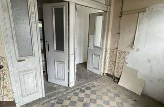 Haus kaufen in 08412 Werdau, Projekt für Investoren: MFH mit Ausbauchance im DG