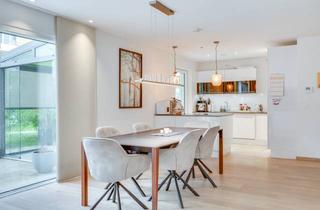 Haus kaufen in 82205 Gilching, AIGNER - Attraktives Reiheneckhaus mit Doppelgarage in begehrter Wohnlage von Gilching