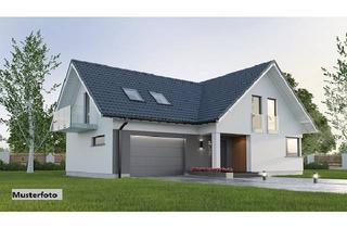 Haus kaufen in 31515 Wunstorf, 2-Familienhaus mit Garage - geeignet zum Mehrgenerationenwohnen