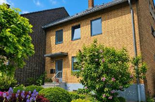 Wohnung kaufen in Breslauer Straße 18, 41515 Grevenbroich, Exklusiv geschnittene Maisonettewohnung mit Balkon und Gartennutzung in ruhiger Lage!