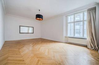 Wohnung kaufen in Torstraße 220, 10115 Mitte, Mittendrin und ruhig: Stuckverzierter Altbau mit hohen Decken und Fischgrätparkett