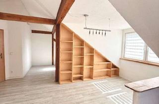 Wohnung kaufen in 83301 Traunreut, Dachgeschoss mit Perspektive: Zwei Einheiten, viele Optionen - Eigennutzung und/oder Vermietung