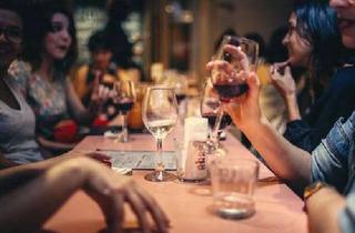 Gastronomiebetrieb mieten in 47441 Moers, Vollständig ausgestattetes Restaurant mit Terrasse in der Innenstadt