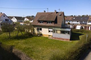 Haus kaufen in 71106 Magstadt, 840 m² Grundstück mit Zweifamilienhaus & 3 Garagen - Attraktives Entwicklungspotential in Magstadt