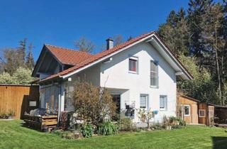 Einfamilienhaus kaufen in 94424 Arnstorf, *Blick ins Grüne*Solides Einfamilienhaus mit Doppelgarage & Sommerhütte in idyllischer Waldrandlag
