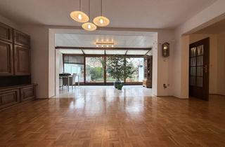 Mehrfamilienhaus kaufen in 68549 Ilvesheim, Ideal für Selbstnutzer und Kapitalanleger: Gepflegtes Mehrfamilienhaus mit Garten und Garage