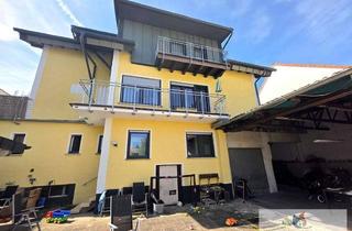 Wohnung kaufen in 63486 Bruchköbel, Haus-im-Haus-Gefühl: Sanierte 4-Zi.-OG Wohnung mit zwei Balkonen, zwei PKW Stellplätzen und Garten
