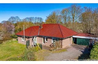 Haus kaufen in 24392 Süderbrarup, Völlig versteckt mitten im Ort - moderner Winkelbungalow mit großem Garten