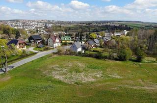Grundstück zu kaufen in Plauensche Str. 75, 08468 Reichenbach, Großzügiges Baugrundstück mit Blick über Reichenbach 2.600 m² Wohngebiet „An der Plauenschen Str."