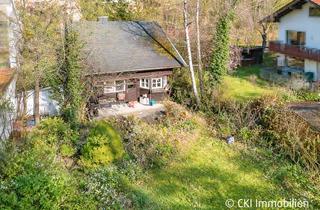Grundstück zu kaufen in 82152 Krailling, Krailling im Würmtal Sonniges Grundstück mit idyllischem Isartaler Holzhaus und gutem Baurecht