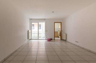 Wohnung kaufen in 74629 Pfedelbach, Zentrale 3½-Zimmer-Wohnung mit Balkon, EBK und Parkplätzen