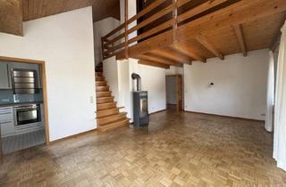 Wohnung kaufen in 74613 Öhringen, Schicke Maisonette-Wohnung in Toplage von Öhringen-Süd mit großer Terrasse, Kaminofen und Galerie