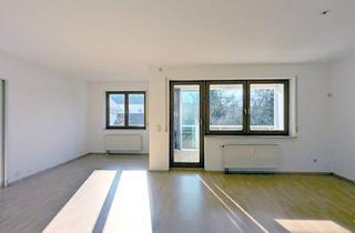 Wohnung kaufen in 89250 Senden, Großzügige Wohnung, Balkon mit Wintergartenfunktion und eine elektrische Garage in Wullenstetten