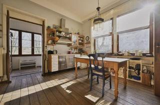 Wohnung kaufen in 60389 Frankfurt, Frankfurt am Main - Charmante Zwei-Zimmer-Gartenwohnung im Zweifamilienhaus aus der Gründerzeit