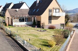Haus kaufen in Flachsgartenstraße, 34289 Zierenberg, Zierenberg - Gepflegtes 1-2 Fam. Haus, neuwertige Heizung, div. Renovierungen, Garten, Doppel-Garage, Terrasse, B
