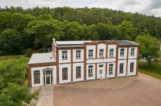 Haus kaufen in 99817 Eisenach, Eisenach - Wohn- & Geschäftshaus mit 2 Wohnungen, Gewerbeeinheit + Solar.