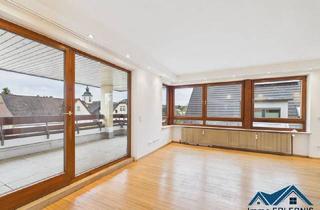 Wohnung kaufen in 73230 Kirchheim, Kirchheim unter Teck - 2 Balkone | 112 m² - 4,5 Zi| modernisiert | Aufzug | TG-Stellplatz | zentrale Lage in KirchheimTeck