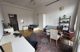 Wohnung mieten in 10555 Tiergarten, Zimmer: Morgensonne, Balkon, 4. OG Altbau langfristig an berufstätige Frau.