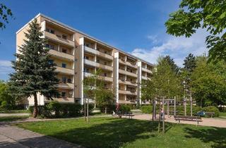 Wohnung mieten in Brambacher Str. 75, 04207 Grünau-Siedlung, Ruhige 3-Raum-Wohnung mit Balkon und Blick zum grünen Innenhof