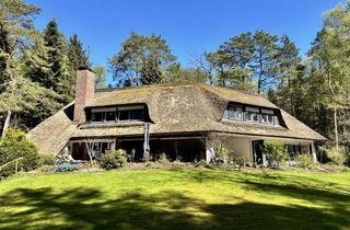 Villa kaufen in 21256 Handeloh, Ein- bis Zweifamilienhaus: Reetdachvilla auf Waldgrundstück