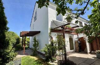 Haus kaufen in 85560 Ebersberg, Klein, fein, mein: Liebevoll gepflegte DHH mit Gartenidylle & moderner Technik