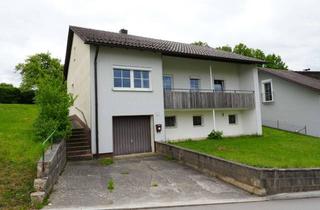 Haus kaufen in 84347 Pfarrkirchen, Wohnhaus - Hanghaus in guter Lage mit schönem Ausblick - 794