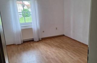 Wohnung mieten in Gottschedstr, 06246 Bad Lauchstädt, Einziehen & Wohlfühlen: Barrierefreundliche 2-Zimmer-Wohnung mit saniertem Bad