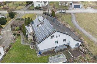Haus kaufen in 78661 Dietingen, Freistehendes Ein- bis Zweifamilienhaus mit großem Grundstück und drei Garagen.