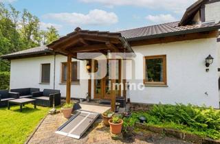 Haus kaufen in 34582 Borken, Altengerechtes Wohnen mit Charme: Großzügiger Bungalow auf großem Grundstück + Nebengebäude