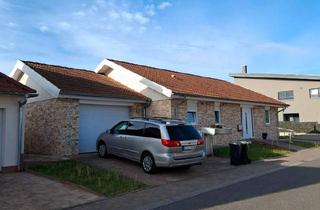 Haus kaufen in 66901 Schönenberg-Kübelberg, Schönenberg-Kübelberg - Winkelbungalow in ruhiger Lage