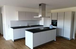 Wohnung kaufen in 40764 Langenfeld, Neuwertiges Wohnglück in Berghausen: Barrierearm, Stadtnah & im Grünen – Provisionsfrei!