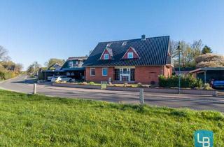 Haus kaufen in 24806 Lohe-Föhrden, Natur trifft Rendite! Attraktives Doppelhaus-Ensemble mit vier vermieteten Wohneinheiten