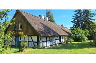 Haus kaufen in 17379 Wilhelmsburg, Das Eichhof Cottage - zauberhaftes Fachwerkhaus unter Reet