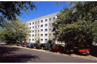 Wohnung mieten in Robert-Koch-Straße 40, 17036 Neubrandenburg, Schöne 4-Raum Wohnung mit Loggia & EBK ab 01.08.2026 verfügbar