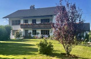 Haus kaufen in Frühlingstraße, 83317 Teisendorf, Zweifamilienhaus zwischen Salzburg und Chiemsee mit großem Garten