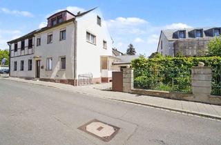 Doppelhaushälfte kaufen in 91074 Herzogenaurach, Charmante Doppelhaushälfte mit Potential in zentraler Lage in Herzogenaurach