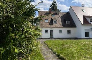Doppelhaushälfte kaufen in 82205 Gilching, Grundstück mit Altbestand – Doppelhaushälfte mit großem Garten und Neubaupotenzial