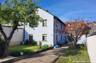 Haus mieten in Landwehrstraße 40, 97421 Bergl, Haus 131 m², 5 Zi , Küche, Bad mit Garten, Nebengebäuden und 3 Stellplätzen auf 340 m² Grundstück