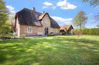 Haus kaufen in 24980 Hörup, Traumhaftes Reetdachhaus auf parkartigem Grundstück mit Privatwald!