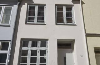 Haus mieten in Schwönekenquerstraße, 23552 Innenstadt, RESERVIERT!!! Vorerst keine Besichtigungen - Traumhaftes Altstadthaus mit kleinem Innenhof